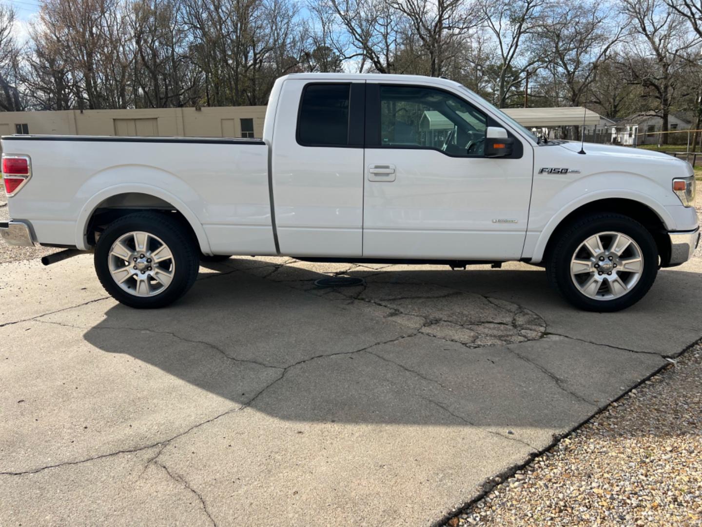 2013 White /Gray Ford F-150 Lariat (1FTFX1CT5DK) with an 3.5 V6 EcoBoost engine, Automatic transmission, located at 4520 Airline Hwy, Baton Rouge, LA, 70805, (225) 357-1497, 30.509325, -91.145432 - 2013 Ford SuperCab Lariat ***One Owner***No Accidents*** 3.5 V6 EcoBoost Gas, All Star Ford Just Replaced Transmission, 154K Miles, Heated & Cooled Leather Seats, All Power, Sunroof, Backup Camera, Bed Cover, Tow Pkg. NO IN HOUSE FINANCING. FOR INFO PLEASE CONTACT JEFF AT 225 357-1497 CHECK OUT OUR - Photo#4